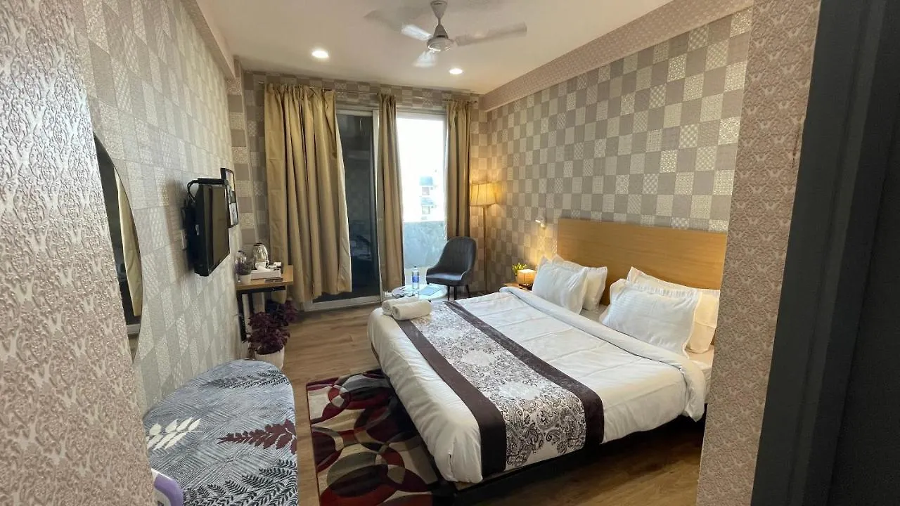 Saltstayz Studio Apartment - Near Artemis & Medanta Hospital Gurgaon